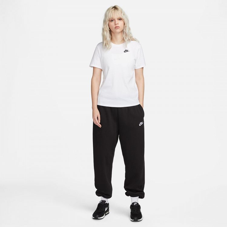 Nike Sportswear Club Essentials