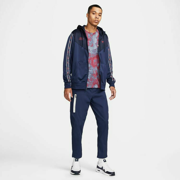 Nike Sportswear Repeat