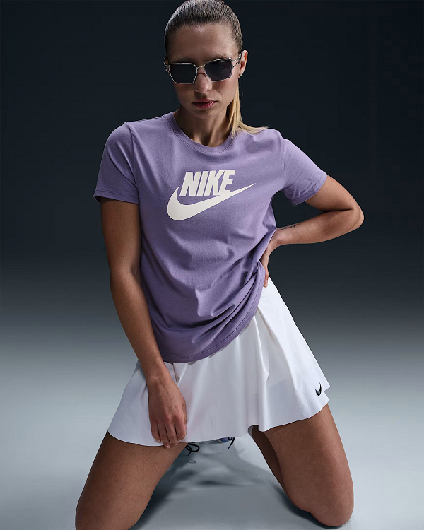 Nike Sportswear Essentials