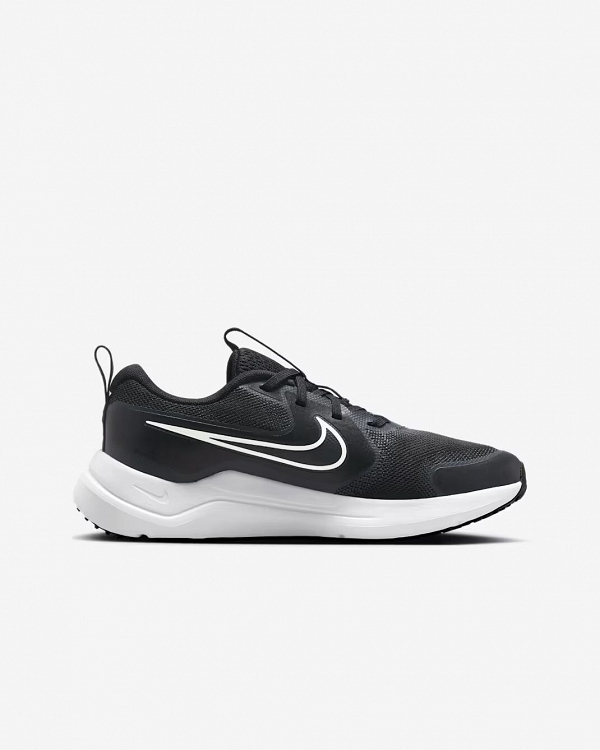Nike Cosmic Runner