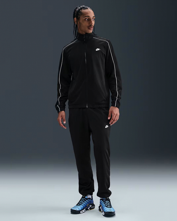Nike Sportswear Club