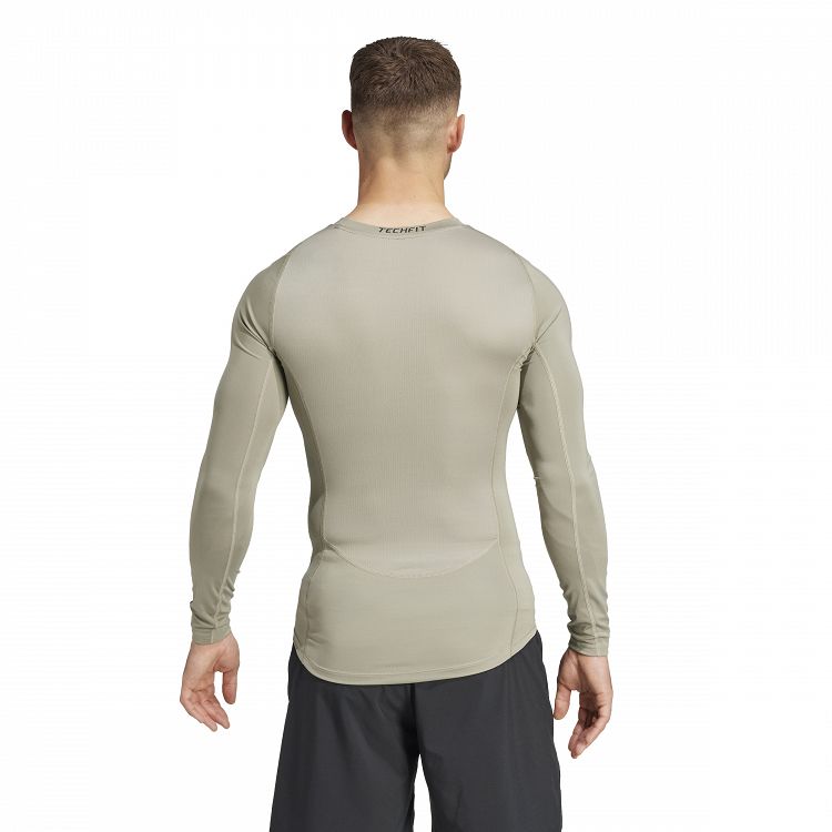 TECHFIT COMPRESSION TRAINING  LONGSLEEVE TEE