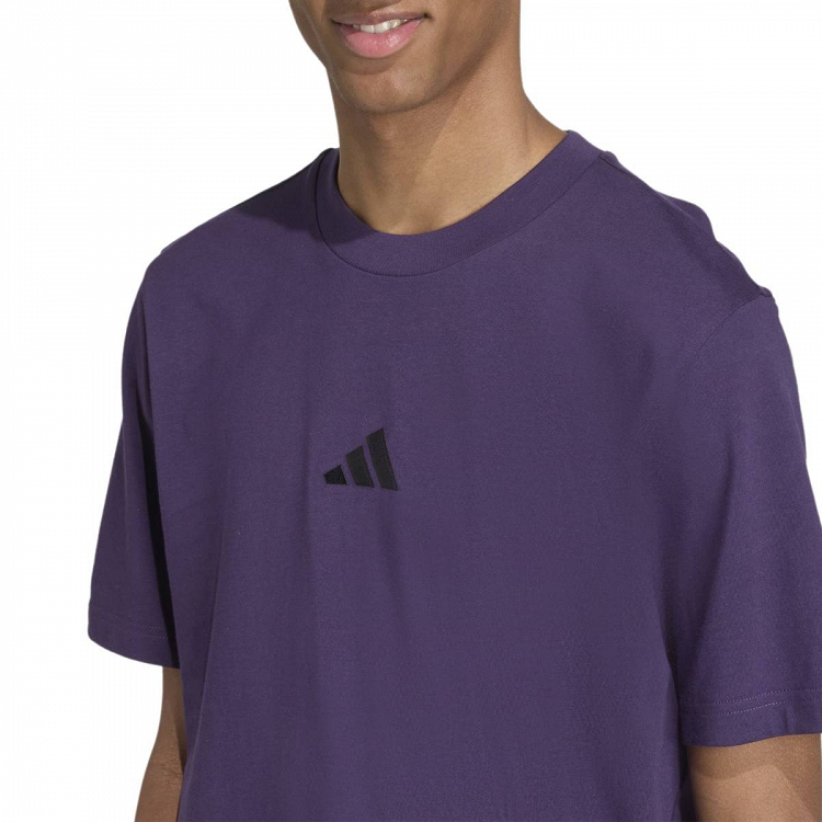 ESSENTIALS SMALL LOGO SINGLE JERSEY TEE