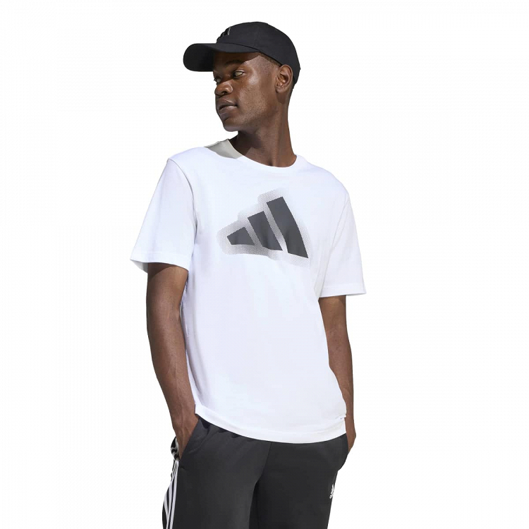 MODERN ESSENTIALS GRAPHIC T-SHIRT