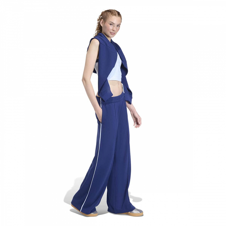 Seasonal Essentials Colorpop Pants with Embroidered Graphic