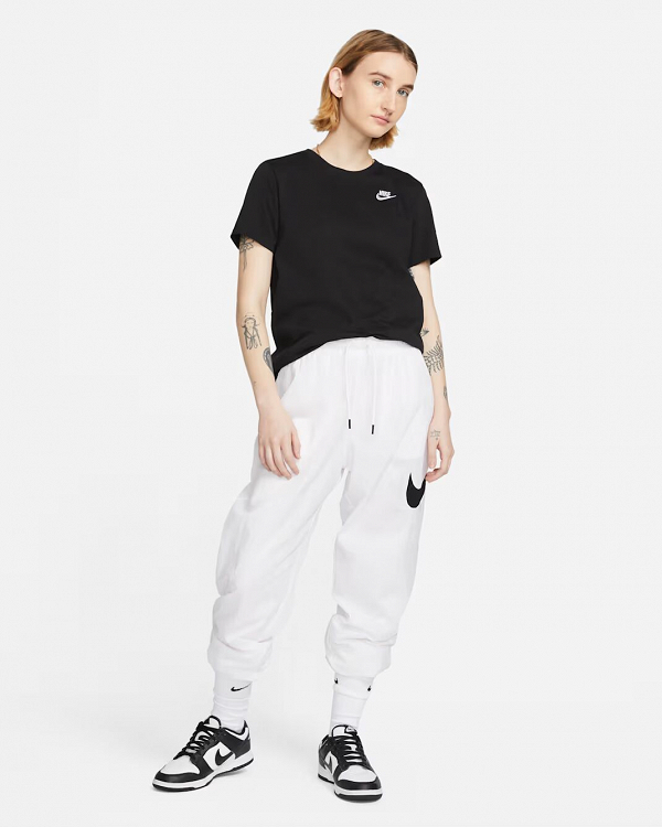 Nike Sportswear Club Essentials