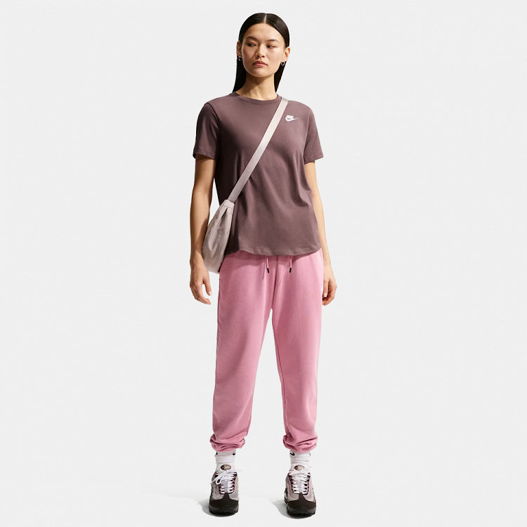Nike Sportswear Club Essentials