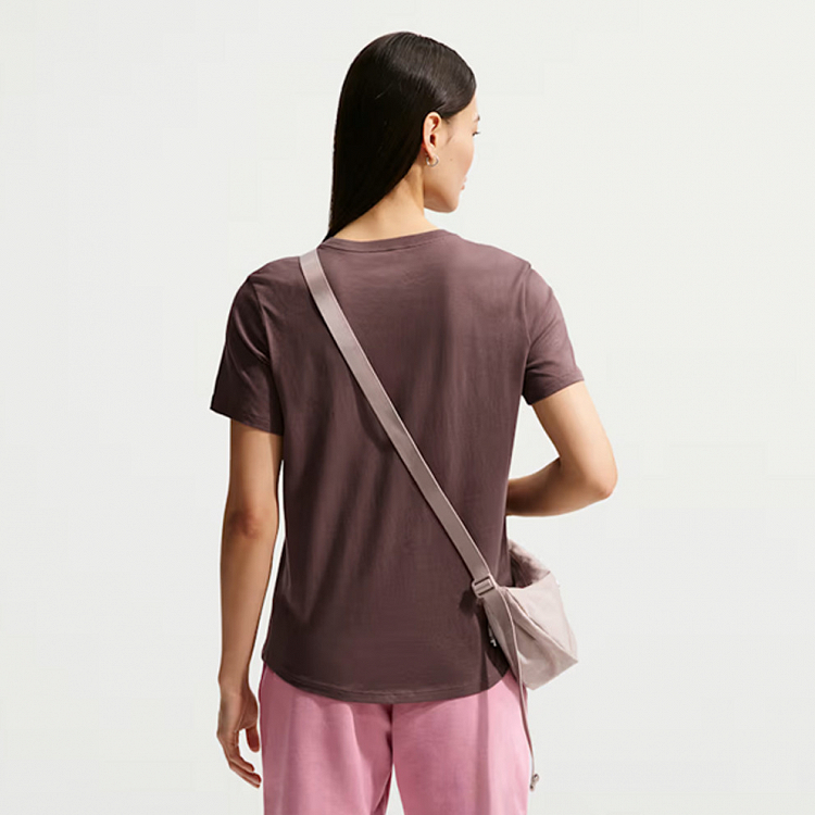 Nike Sportswear Club Essentials