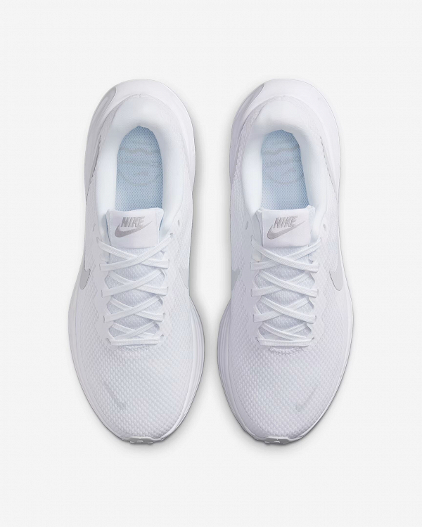 Nike Revolution 8