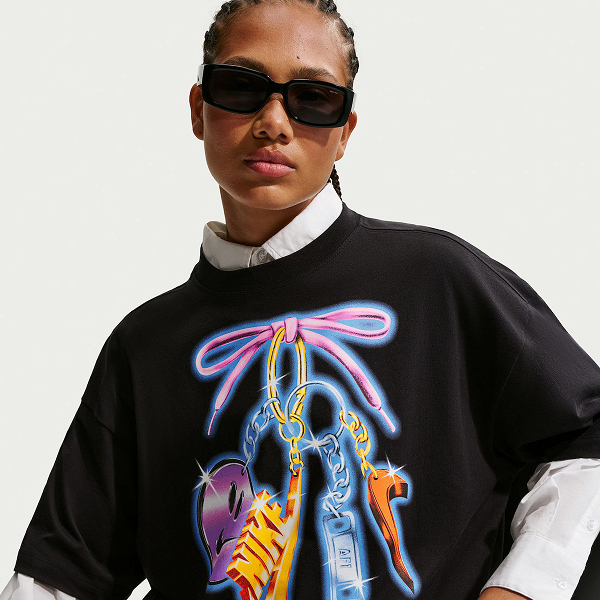 W NSW CLASSIC OS OC11 TEE - NIKE IR7848